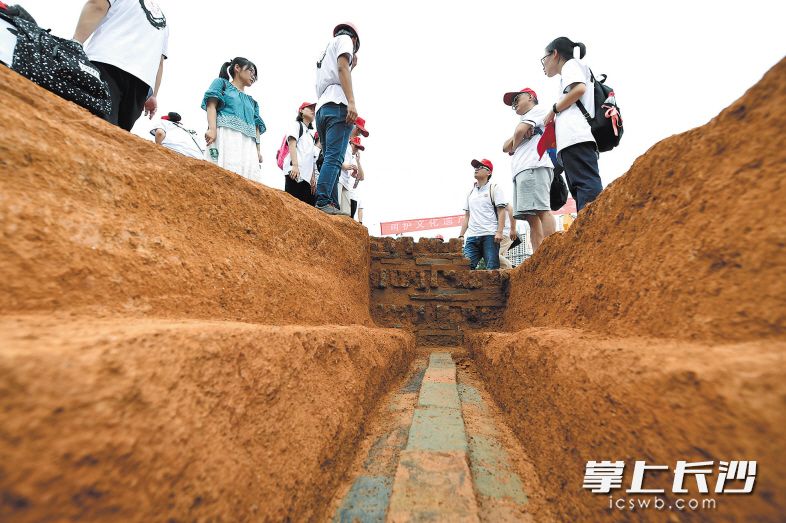 南湖路一考古工地首次向公众开放，发现汉代至民国平民墓葬群